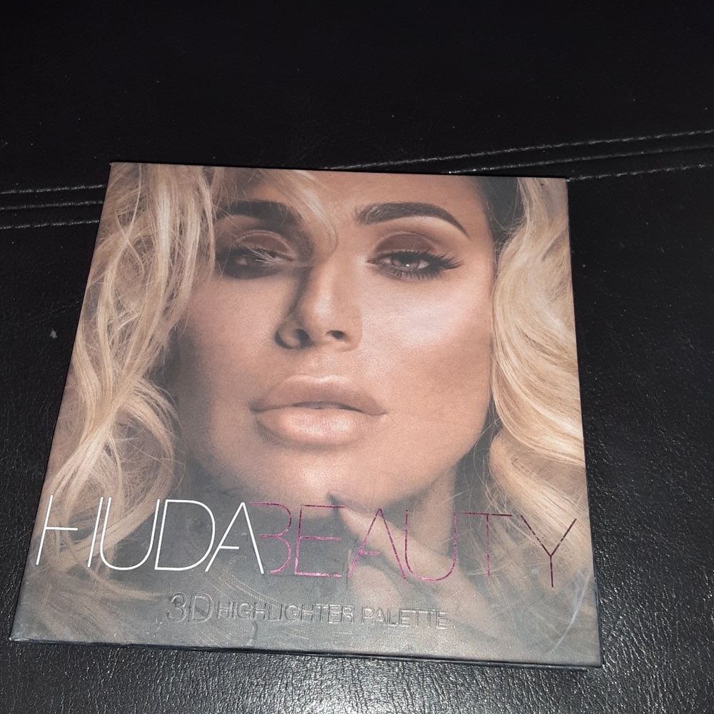 Huda Beauty 3D Highlighter